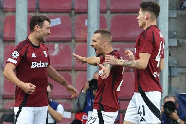 SOCCER - UEFA CL, Prag vs RBS PRAGUE,CZECH REPUBLIC,18.SEP.24 - SOCCER - UEFA Champions League, AC Sparta Prag vs Red Bull Salzburg. Image shows the rejoicing of scorer Kaan Kairinen (Sparta) with his teammates.  GEPAxpictures xDavidxGeieregger
