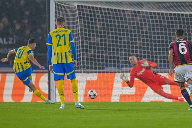 September 18, 2024, Bologna, Milan, Italy: Shakhtar DonetskoÂ¢Ã‚â‚¬Ã‚â ¢s Georgiy Sudakov shoots a penalty kick during Bologna FC vs FC Shakhtar Donetsk, UEFA Champions League football match in Bologna, Italy, September 18 2024 CALCIO - UEFA Champions League - Bologna FC vs FC Shakhtar Donetsk  - ZUMAs349 20240918_zsa_s349_008 Copyright: xAlessioxMarini IpaxSportx xIpa-Ax