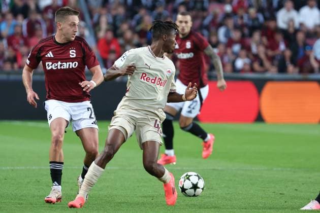 SOCCER - UEFA CL, Prag vs RBS PRAGUE,CZECH REPUBLIC,18.SEP.24 - SOCCER - UEFA Champions League, AC Sparta Prag vs Red Bull Salzburg. Image shows Tomas Wiesner (Sparta) and Dorgeles Nene (RBS).  GEPAxpictures xDavidxGeieregger