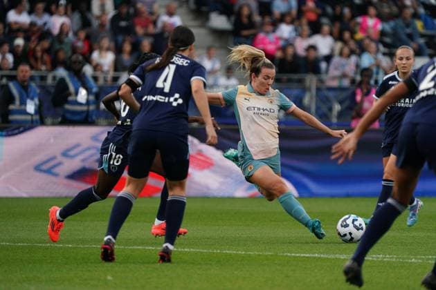 Lauren Hemp of Man City sees her shot blocked Paris FC Women v Manchester City Women, UEFA Women s Champions League, Second Round, Football, Stade Charlety , Paris, France, 18 Sep 2024 EDITORIAL USE ONLY No use with unauthorised audio, video, data, fixture lists, club league logos or live services. Online in-match use limited to 120 images, no video emulation. No use in betting, games or single club league player publications.  Copyright: xDavexWinter Shutterstockx 14722161an