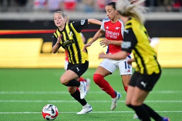 GÖTEBORG, SWEDEN 20240918 Häckens Anna Anvegard and Arsenals Ros Kafaji battle for the ball during Wednesdays Champions League qualifier between BK Häcken and Arsenal WFC at Bravida Arena GÖTEBORG SWEDEN x9200x  Copyright: xBjörnxLarssonxRosvall TTx CHAMPIONS LEAGUE HÄCKEN-ARSELNAL