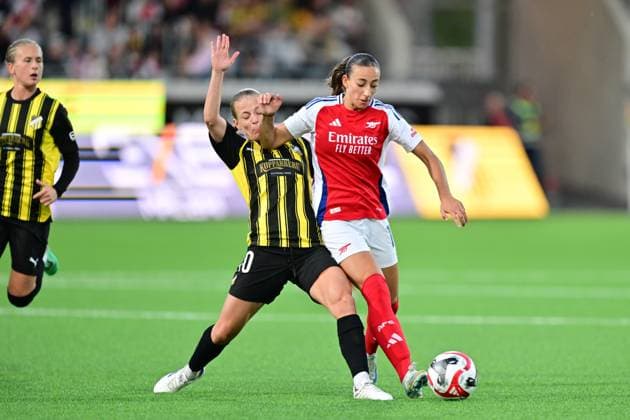 GÖTEBORG, SWEDEN 20240918 Häckens Anna Anvegard and Arsenals Ros Kafaji battle for the ball during Wednesdays Champions League qualifier between BK Häcken and Arsenal WFC at Bravida Arena GÖTEBORG SWEDEN x9200x  Copyright: xBjörnxLarssonxRosvall TTx CHAMPIONS LEAGUE HÄCKEN-ARSELNAL