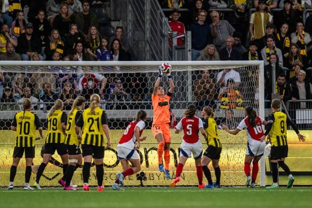 240918 Goalkeeper Jennifer Falk of Häcken during the UEFA Women s Champions League qualifying match between Häcken and Arsenal on September 18, 2024 in Gothenburg Photo Mathias Bergeld BILDBYRAN kod MB MB0965 fotboll football soccer fotball champions league häcken arsenal dam bbeng kval kvalifisering qualification women kvinner bbauto  Copyright: MATHIASxBERGELD BB240918MB025