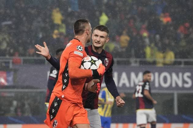 Bologna s goalkeeper Lukasz Skorupski celebrates after saved a penalty kick during the Uefa Champions League 2024 2025 soccer match between Bologna and Shakhtar Donetsk at Renato Dall& x2019;Ara Stadium - Soccer - Bologna, Italy - Wednesday September 18, 2024  Copyright: xMassimoxPaolone LaPressex