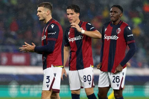 Bologna, Italy 18.09.2024 : Stefan Posch of Bologna, Giovanni Fabbian of Bologna, Jhon Lucumi of Bologna during UEFA Champions League 2024-2025, day 1, football match Bologna FC 1909 - Shakhtar Donetsk at Renato Dall Ara stadium in Bologna on September 2024.  Copyright: xMarcoxIacobucci IPAxSportx xipa-x xx IPA_49798262 IPA_Agency_IPA49798262