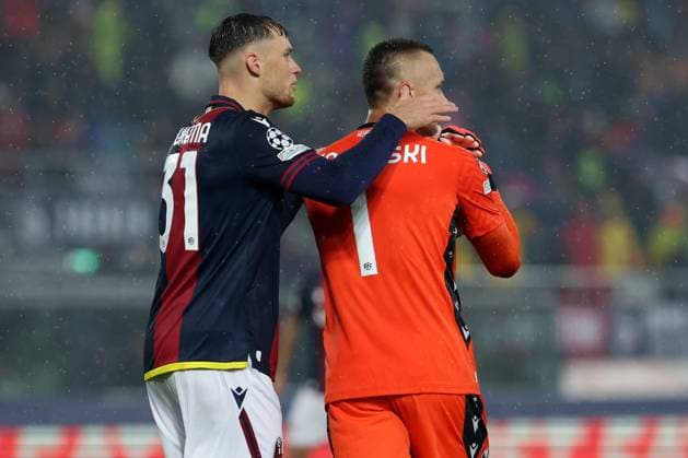 Bologna, Italy 18.09.2024 : Lukasz Skorupski of Bologna saves the goal during UEFA Champions League 2024-2025, day 1, football match Bologna FC 1909 - Shakhtar Donetsk at Renato Dall Ara stadium in Bologna on September 2024.  Copyright: xMarcoxIacobucci IPAxSportx xipa-x xx IPA_49798303 IPA_Agency_IPA49798303