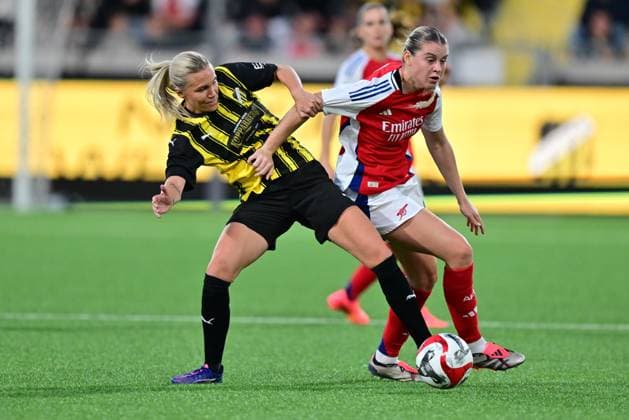 GÖTEBORG, SWEDEN 20240918 Häckens Josefine Rybrink and Arsenals Alessia Russo battle for the ball during Wednesdays Champions League qualifier between BK Häcken and Arsenal WFC at Bravida Arena GÖTEBORG, SWEDEN x9200x  Copyright: xBjörnxLarssonxRosvall TTx CHAMPIONS LEAGUE HÄCKEN-ARSELNAL