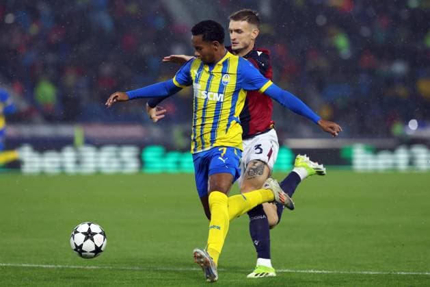 CALCIO - UEFA Champions League - Bologna FC vs FC Shakhtar Donetsk Bologna, Italy 18.09.2024 : Sam Beukema of Bologna, Eguinaldo of Shakhtar Donetsk during UEFA Champions League 2024-2025, day 1, football match Bologna FC 1909 - Shakhtar Donetsk at Renato Dall Ara stadium in Bologna on September 2024. Bologna Italy  Copyright: xIPAxSport ABACAx