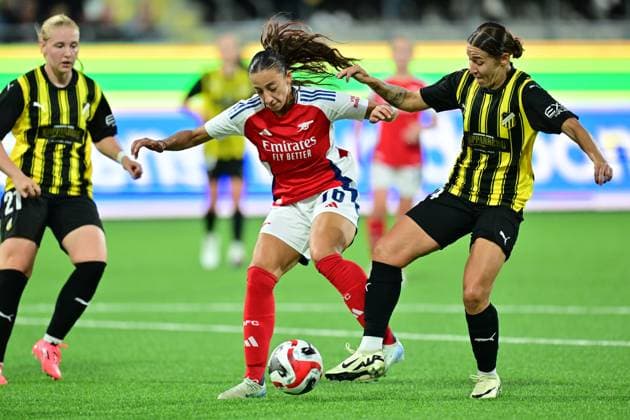 GÖTEBORG, SWEDEN 20240918 Arsenals Rosa Kafaji and Häckens Tabby Tindell battle for the ball during Wednesdays Champions League qualifier between BK Häcken and Arsenal WFC at Bravida Arena GÖTEBORG, SWEDEN x9200x  Copyright: xBjörnxLarssonxRosvall TTx CHAMPIONS LEAGUE HÄCKEN-ARSELNAL