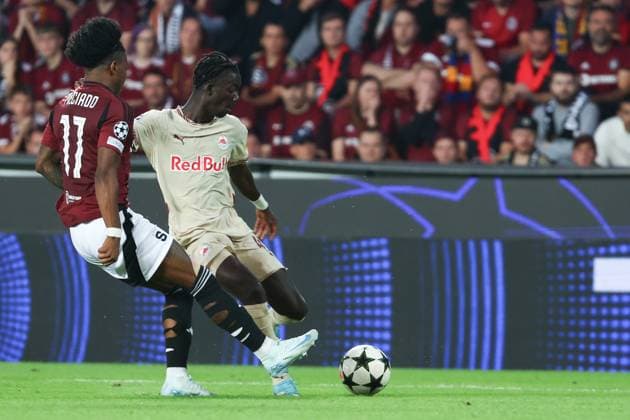 SOCCER - UEFA CL, Prag vs RBS PRAGUE,CZECH REPUBLIC,18.SEP.24 - SOCCER - UEFA Champions League, AC Sparta Prag vs Red Bull Salzburg. Image shows Indrit Tuci (Sparta) and Moussa Yeo (RBS).  GEPAxpictures xDavidxGeieregger