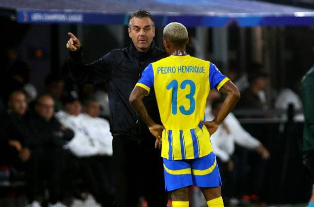 Shakhtar Donetsk s head coach Marino Pusic and Shakhtar Donetsk s Pedro Henrique during the Uefa Champions League soccer match between Bologna f.c. and Shakhtar Donetsk at the Dall& x2019;Ara Stadium, Bologna, northern Italy, Wednesday, September 18, 2024. - Soccer - (Photo Michele Nucci - LaPresse)  Copyright: xMichelexNucci LaPressex