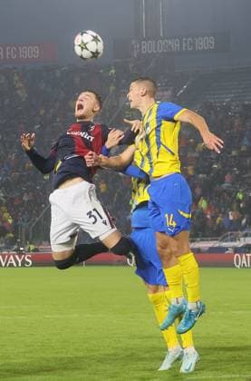 Bologna s Sam Beukema cw Shakhtar Donetsk s Danylo Sikan during the Uefa Champions League soccer match between Bologna f.c. and Shakhtar Donetsk at the Dall& x2019;Ara Stadium, Bologna, northern Italy, Wednesday, September 18, 2024. - Soccer - (Photo Michele Nucci - LaPresse)  Copyright: xMichelexNucci LaPressex