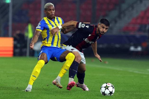 Bologna, Italy 18.09.2024 : Pedro Henrique of Shakhtar Donetsk, Riccardo Orsolini of Bologna during UEFA Champions League 2024-2025, day 1, football match Bologna FC 1909 - Shakhtar Donetsk at Renato Dall Ara stadium in Bologna on September 2024.  Copyright: xMarcoxIacobucci IPAxSportx xipa-x xx IPA_49798957 IPA_Agency_IPA49798957