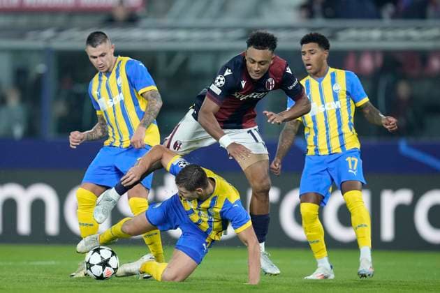 Valeriy Bondar (FC Shakhtar Donetsk) and Dan Ndoye (Bologna FC battle for the ball, UEFA Champions League 2024 25 League Phase MD1, Bologna FC 1909 v FC Shakhtar Donetsk, Stadio Renato Dall Ara, September 18, 2024, Bologna, Italy.