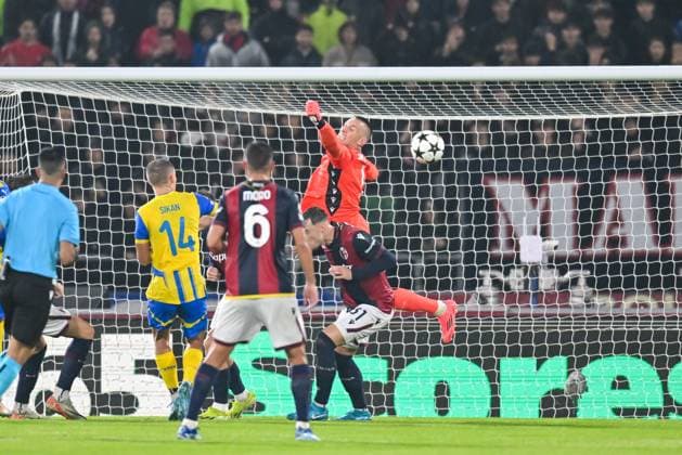Bologna s Lukasz Skorupski saves the ball during Bologna FC vs FC Shakhtar Donetsk, UEFA Champions League football match in Bologna, Italy, September 18 2024  Copyright: xAlessioxMarini IPAxSportx xipa-ax xx IPA_49799049 IPA_Agency_IPA49799049