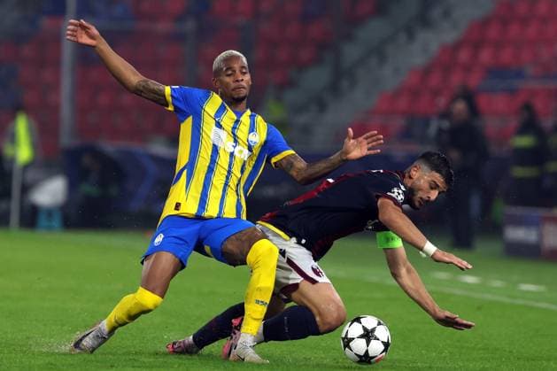 Bologna, Italy 18.09.2024 : Pedro Henrique of Shakhtar Donetsk, Riccardo Orsolini of Bologna during UEFA Champions League 2024-2025, day 1, football match Bologna FC 1909 - Shakhtar Donetsk at Renato Dall Ara stadium in Bologna on September 2024.  Copyright: xMarcoxIacobucci IPAxSportx xipa-x xx IPA_49799088 IPA_Agency_IPA49799088