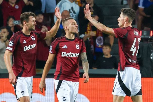 SOCCER - UEFA CL, Prag vs RBS PRAGUE,CZECH REPUBLIC,18.SEP.24 - SOCCER - UEFA Champions League, AC Sparta Prag vs Red Bull Salzburg. Image shows the rejoicing of scorer Victor Olatunji (Sparta) with his teammates.  GEPAxpictures xDavidxGeieregger