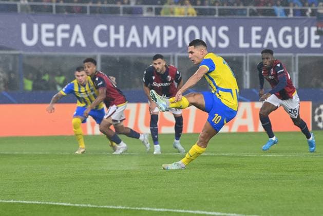 Sudakov (Shakhtar Donestk) missing a penalty kick during Bologna FC vs FC Shakhtar Donetsk, UEFA Champions League football match in Bologna, Italy, September 18 2024  Copyright: xGianlucaxRicci IPAxSportx xipa-ax xx IPA_49799258 IPA_Agency_IPA49799258