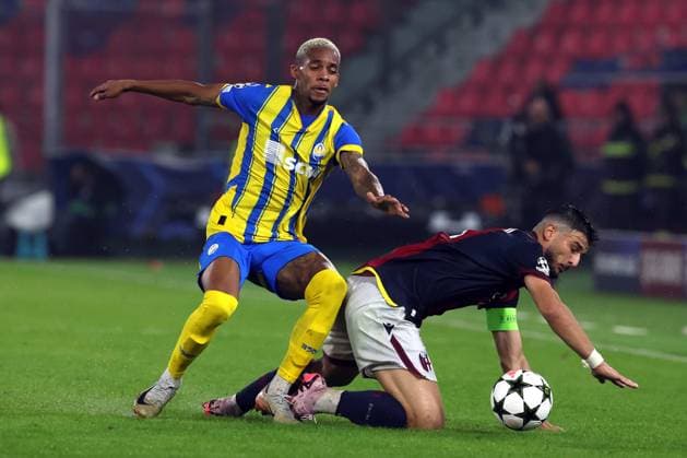 September 18, 2024, Bologna, Milan, Italy: Bologna, Italy 18.09.2024 : Pedro Henrique of Shakhtar Donetsk, Riccardo Orsolini of Bologna during UEFA Champions League 2024-2025, day 1, football match Bologna FC 1909 - Shakhtar Donetsk at Renato Dall Ara stadium in Bologna on September 2024. CALCIO - UEFA Champions League - Bologna FC vs FC Shakhtar Donetsk  - ZUMAs349 20240918_zsa_s349_074 Copyright: xMarcoxIacobucci IpaxSportx xIpax