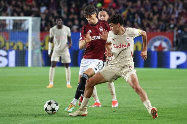 SOCCER - UEFA CL, Prag vs RBS PRAGUE,CZECH REPUBLIC,18.SEP.24 - SOCCER - UEFA Champions League, AC Sparta Prag vs Red Bull Salzburg. Image shows Veljko Birmancevic (Sparta) and Stefan Bajcetic (RBS).  GEPAxpictures xDavidxGeieregger