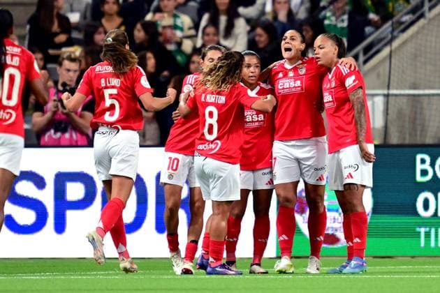 STOCKHOLM, SWEDEN 20240918 Benfica s 7 Cristina Martin Prieto celebrates with her teammates after her 1 1 goal during Wednesday s Champions League qualifying football match between Hammarby IF and Benfica at the Tele2 Arena Stockholm, Sweden September 18, 2024 STOCKHOLM SWEDEN x10030x  Copyright: xJonasxEkströmer TTx CHAMPIONS LEAGUE QUALIFIER HAMMARBY-BENFICA