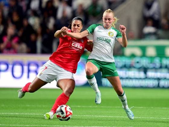 STOCKHOLM, SWEDEN 20240918 Benfica s Cristina Martin Prieto against Hammarby s Emilie Joramo during Wednesday s football match, qualifying for the Chamions League, between Hammarby IF and Benfica at Tele2 Arena Stockholm, Sweden September 18, 2024 STOCKHOLM SWEDEN x10030x  Copyright: xJonasxEkströmer TTx CHAMPIONS LEAGUE QUALIFIER HAMMARBY-BENFICA