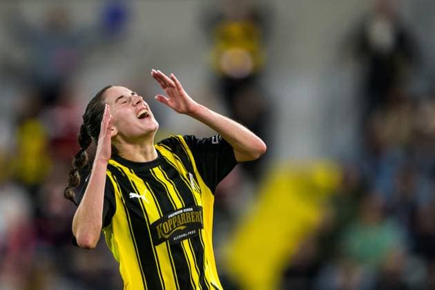 240918 Clarissa Larisey of Häcken looks dejected during the UEFA Women s Champions League qualifying match between Häcken and Arsenal on September 18, 2024 in Gothenburg Photo Mathias Bergeld BILDBYRAN kod MB MB0965 fotboll, football, soccer, fotball,champions league,häcken,arse  Copyright: MATHIASxBERGELD BB240918MB052
