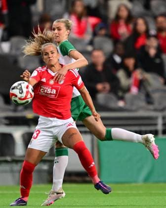 STOCKHOLM, SWEDEN 20240918 Benficas Anna Gasper against Hammarbys Thea Sorbo during Wednesdays Chamions League qualifier between Hammarby IF and Benfica at Tele2 Arena STOCKHOLM SWEDEN x10030x  Copyright: xJonasxEkströmer TTx CHAMPIONS LEAGUE HAMMARBY-BENFICA