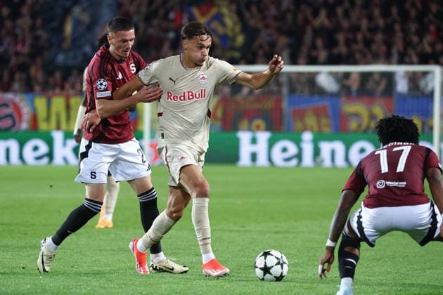 SOCCER - UEFA CL, Prag vs RBS PRAGUE,CZECH REPUBLIC,18.SEP.24 - SOCCER - UEFA Champions League, AC Sparta Prag vs Red Bull Salzburg. Image shows Ermal Krasniqi (Sparta) and Amar Dedic (RBS).  GEPAxpictures xDavidxGeieregger