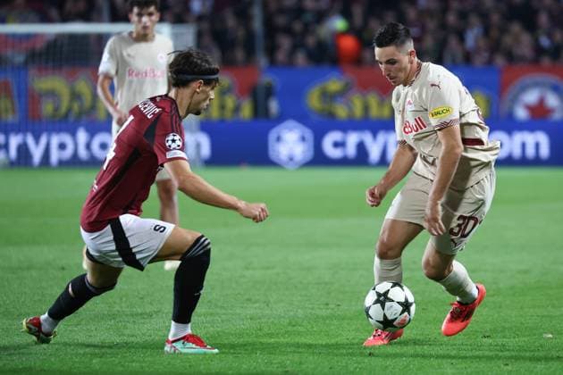SOCCER - UEFA CL, Prag vs RBS PRAGUE,CZECH REPUBLIC,18.SEP.24 - SOCCER - UEFA Champions League, AC Sparta Prag vs Red Bull Salzburg. Image shows Veljko Birmancevic (Sparta) and Oscar Gloukh (RBS).  GEPAxpictures xDavidxGeieregger