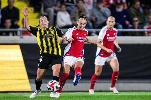 240918 Anna Anvegard of Häcken and Caitlin Ford of Arsenal during the UEFA Women s Champions League qualifying match between Häcken and Arsenal on September 18, 2024 in Gothenburg Photo Mathias Bergeld BILDBYRAN kod MB MB0965 fotboll, football, soccer, fotball,champions league,häcken,arse  Copyright: MATHIASxBERGELD BB240918MB058