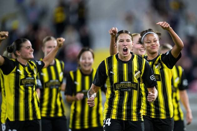240918 Tabby Tindell of Häcken celebrate the 1 0 goal with teammates during the UEFA Women s Champions League qualifying match between Häcken and Arsenal on September 18, 2024 in Gothenburg Photo Mathias Bergeld BILDBYRAN kod MB MB0965 fotboll football soccer fotball champions league häcken arsenal dam bbeng kval kvalisering qualification women kvinner jubel  Copyright: MATHIASxBERGELD BB240918MB059