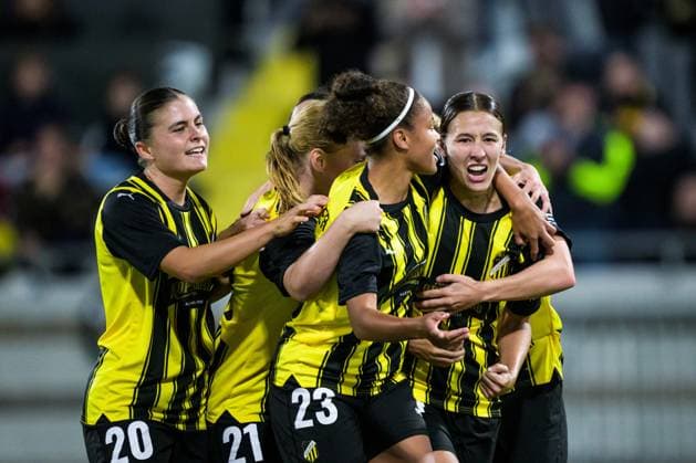 240918 Tabby Tindell of Häcken celebrate the 1 0 goal with teammates during the UEFA Women s Champions League qualifying match between Häcken and Arsenal on September 18, 2024 in Gothenburg Photo Mathias Bergeld BILDBYRAN kod MB MB0965 fotboll football soccer fotball champions league häcken arsenal dam bbeng kval kvalisering qualification women kvinner jubel  Copyright: MATHIASxBERGELD BB240918MB065