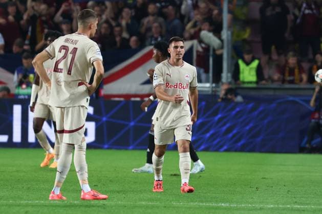 SOCCER - UEFA CL, Prag vs RBS PRAGUE,CZECH REPUBLIC,18.SEP.24 - SOCCER - UEFA Champions League, AC Sparta Prag vs Red Bull Salzburg. Image shows Petar Ratkov and Oscar Gloukh (RBS).  GEPAxpictures xDavidxGeieregger