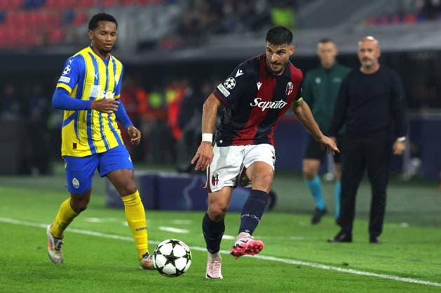 CALCIO - UEFA Champions League - Bologna FC vs FC Shakhtar Donetsk Bologna, Italy 18.09.2024 : Eguinaldo of Shakhtar Donetsk, Riccardo Orsolini of Bologna during UEFA Champions League 2024-2025, day 1, football match Bologna FC 1909 - Shakhtar Donetsk at Renato Dall Ara stadium in Bologna on September 2024. Bologna Italy  Copyright: xIPAxSport ABACAx