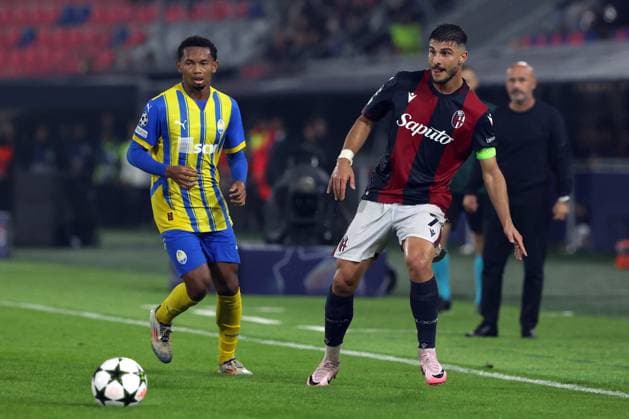CALCIO - UEFA Champions League - Bologna FC vs FC Shakhtar Donetsk Bologna, Italy 18.09.2024 : Eguinaldo of Shakhtar Donetsk, Riccardo Orsolini of Bologna during UEFA Champions League 2024-2025, day 1, football match Bologna FC 1909 - Shakhtar Donetsk at Renato Dall Ara stadium in Bologna on September 2024. Bologna Italy  Copyright: xIPAxSport ABACAx