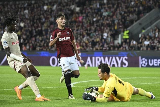 From left Hendry Blank of Salcburg, Qazim Laci of Sparta, goalie of Salcburg Janis Blaswich during the Football Champions League 1st round match: Sparta Prague vs Red Bull Salzburg in Prague, Czech Republic, September 18, 2024. (CTKxPhoto MichalxKamaryt) CTKPhotoP2024091808426  CTKPhotoP2024091808426