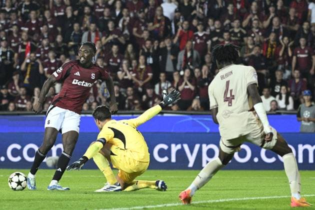 From leftt Victor Olatunji of Sparta, Janis Blaswich goalie of Salcburg, Hendry Blank of Salcburg during the Football Champions League 1st round match: Sparta Prague vs Red Bull Salzburg in Prague, Czech Republic, September 18, 2024. (CTKxPhoto MichalxKamaryt) CTKPhotoP2024091808606  CTKPhotoP2024091808606