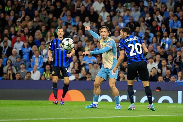 Manchester City v Inter Milan Champions League 18 09 2024. Jack Grealish (10) of Manchester City crosses the ball during the Champions League match between Manchester City and Inter Milan at the Etihad Stadium, Manchester, England on 18 September 2024. Manchester Etihad Stadium Manchester England Editorial use only , Copyright: xConorxMolloyx PSI-20434-0022