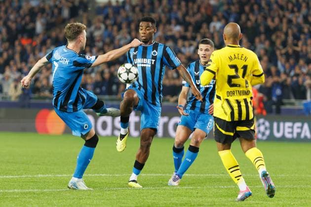 Club s Andreas Skov Olsen, Club s Raphael Onyedika and Borussia s Donyell Malen fight for the ball during a soccer game between Belgian Club Brugge KV and German Borussia Dortmund, Wednesday 18 September 2024 in Brugge, on the day one of the UEFA Champions League league phase. KURTxDESPLENTER  x100915541x