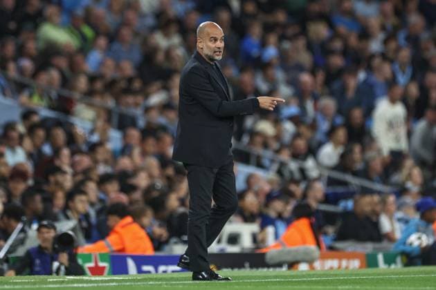 UEFA Champions League league stage Manchester City v Inter Milan Pep Guardiola manager of Manchester City gives his team instructions during the UEFA Champions League league stage match Manchester City vs Inter Milan at Etihad Stadium, Manchester, United Kingdom, 18th September 2024 (Photo by Mark Cosgrove News Images) Manchester Etihad Stadium Manchester United, ManU Kingdom Copyright: xMarkxCosgrove NewsxImagesx