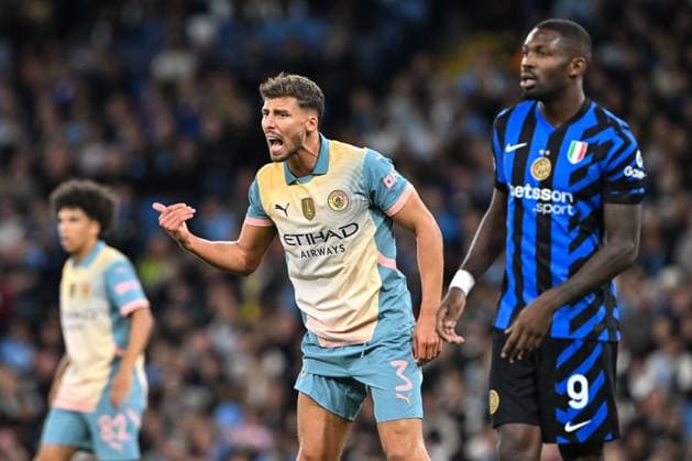 UEFA Champions League league stage Manchester City v Inter Milan Ruben Dias of Manchester City instructs during the UEFA Champions League league stage match Manchester City vs Inter Milan at Etihad Stadium, Manchester, United Kingdom, 18th September 2024 (Photo by Cody Froggatt News Images) Manchester Etihad Stadium Manchester United, ManU Kingdom Copyright: xCodyxFroggatt NewsxImagesx