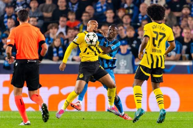 2024-09-18 Club Brugge KV v Borussia Dortmund - UEFA Champions League 2024 25 League Phase MD1 BRUGES, BELGIUM - SEPTEMBER 18: Donyell Malen of Borussia Dortmund battles for the ball with Joel Ordonez of Club Brugge KV during the UEFA Champions League 2024 25 League Phase MD1 match between Club Brugge KV and Borussia Dortmund at Jan Breydelstadion on September 18, 2024 in Bruges, Belgium. (Photo by Joris Verwijst BSR Agency) Bruges Belgium Content not available for redistribution in The Netherlands directly or indirectly through any third parties. Copyright: xBSRxAgencyx