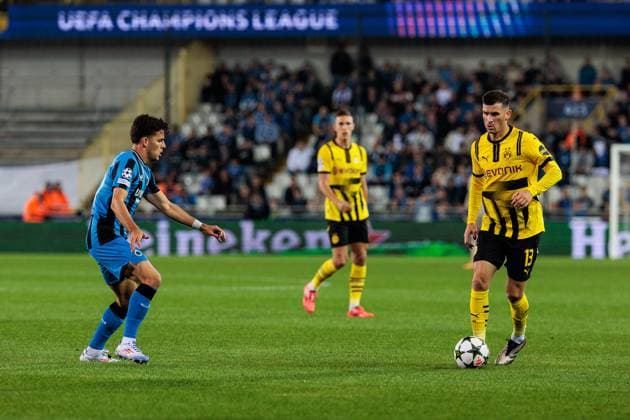 UEFA Champions League Club Brugge Borussia Dortmund 18 09 2024 Andreas Skov Olsen Club Brugge, 7 , Pascal Gross Borussia Dortmund, 13 on the ball UEFA Champions League Club Brugge Borussia Dortmund, Brugge, Jan Breydelstadion on 18 09 2024 Copyright: xBEAUTIFULxSPORTS Wunderlx