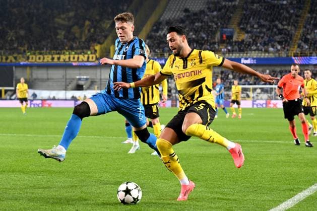 BRUGGE - (l-r) Andreas Skov Olsen of Club Brugge KV, Ramy Bensebaini of Borussia Dortmund during the UEFA Champions League match between Club Brugge and Borussia Dortmund at the Jan Breydel Stadium on Sept. 18, 2024 in Bruges, Belgi . ANP Hollandse Hoogte UEFA Europa Champions League 2024 25 xVIxANPxSportx xGerritxvanxKeulenxIVx 508790894 originalFilename: 508790894.jpg
