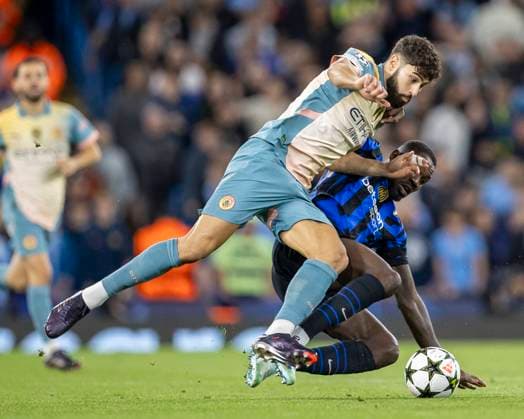 18th September 2024; Etihad Stadium, Manchester, England; UEFA Champions League Football, Manchester City versus Inter Milan; Marcus Thuram of Inter Milan is tackled by Josko Gvardiol of Manchester City  ActionPlus12694282 TimxWilliams