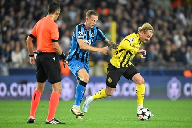 Club Brugge v Borussia Dortmund - UEFA Champions League BRUGGE, BELGIUM - SEPTEMBER 18 : Nilsson Gustaf forward of Club Brugge and Brandt Julian midfielder of Borussia Dortmund during the UEFA Champions League - League phase matchday 1 match between Club Brugge and Borussia Dortmund at the Jan Breydel stadium on September 18, 2024 in Bruges , Belgium , 18 09 2024 Brugge Belgium  Copyright: xNicoxVereeckenx