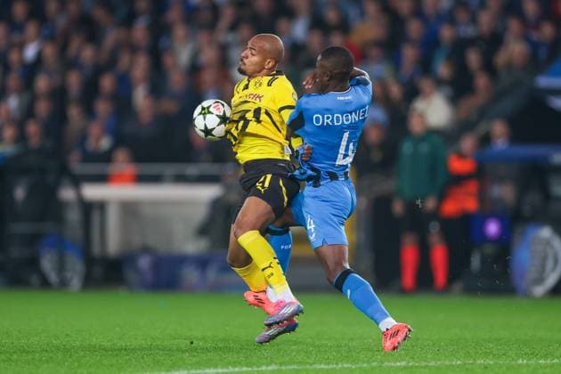 18 09 2024, Football, Season 2024 2025, UEFA Champions League, Matchday 1, FC Brugge Borussia Dortmund, f l Donyell Malen Borussia Dortmund , Joel Ordonez Club Brugge , Brugge Jan Breydel Stadium Belgium xRHR PHOTO ENx Copyright: DennisxEwert RHR-FOTOx RHR-FOTO DE