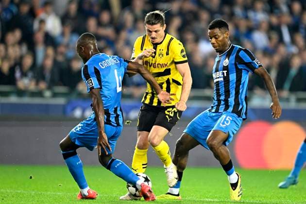Club Brugge v Borussia Dortmund - UEFA Champions League BRUGGE, BELGIUM - SEPTEMBER 18 : Ordonez Joel defender of Club Brugge, Sabitzer Marcel midfielder of Borussia Dortmund and Onyedika Raphael midfielder of Club Brugge during the UEFA Champions League - League phase matchday 1 match between Club Brugge and Borussia Dortmund at the Jan Breydel stadium on September 18, 2024 in Bruges , Belgium , 18 09 2024 Brugge Belgium  Copyright: xNicoxVereeckenx