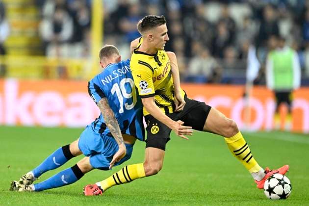 Club Brugge v Borussia Dortmund - UEFA Champions League BRUGGE, BELGIUM - SEPTEMBER 18 : Nilsson Gustaf forward of Club Brugge and Schlotterbeck Nico defender of Borussia Dortmund during the UEFA Champions League - League phase matchday 1 match between Club Brugge and Borussia Dortmund at the Jan Breydel stadium on September 18, 2024 in Bruges , Belgium , 18 09 2024 Brugge Belgium  Copyright: xNicoxVereeckenx